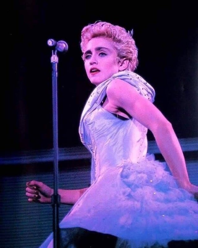 Фотография: 20 потрясающих сценических образов Мадонны из 80-х №11 - BigPicture.ru