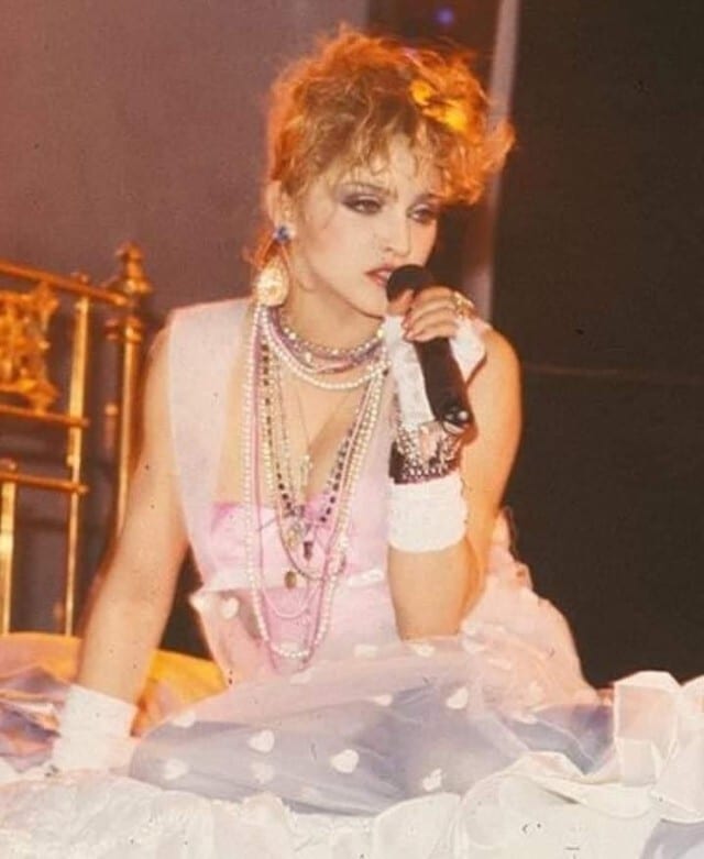 Фотография: 20 потрясающих сценических образов Мадонны из 80-х №7 - BigPicture.ru