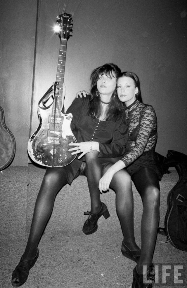 Фотография: 15-летняя Лив Тайлер с мамой на снимках Дэвида Макгофа 1993 года №7 - BigPicture.ru
