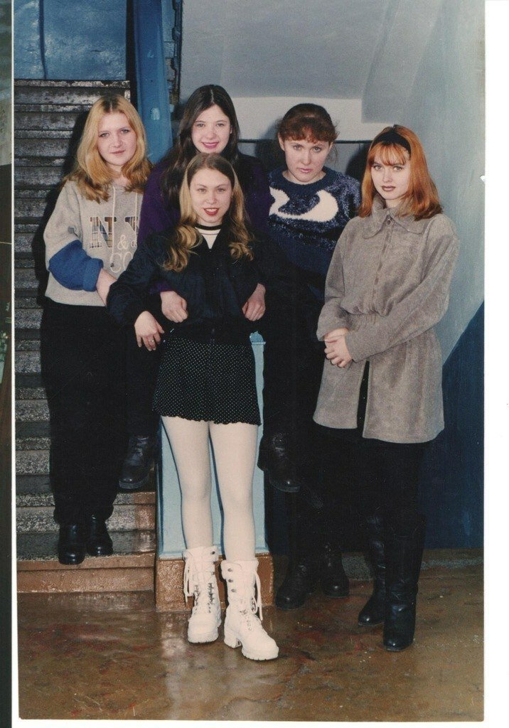 Фотография: От школьниц до жриц любви: как выглядели девушки в 90-х №4 - BigPicture.ru