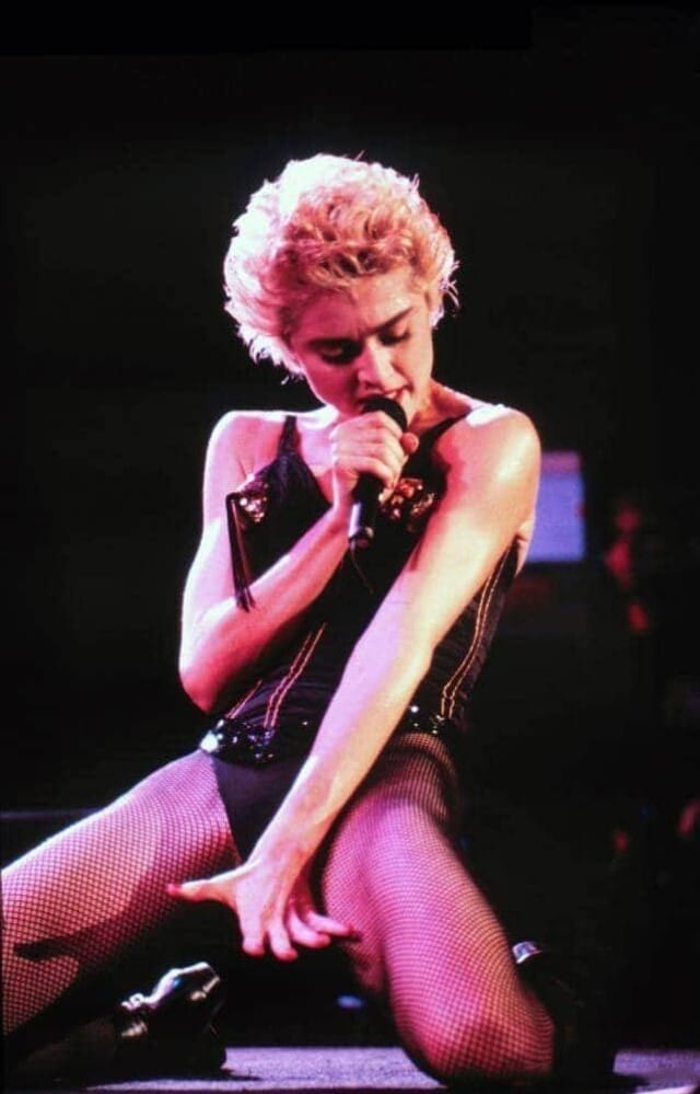 Фотография: 20 потрясающих сценических образов Мадонны из 80-х №8 - BigPicture.ru