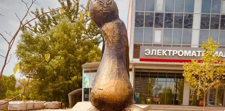 Фотография: В Краснодаре одну из городских аллей захватили скульптуры ругательств и фразеологизмов №2 - BigPicture.ru