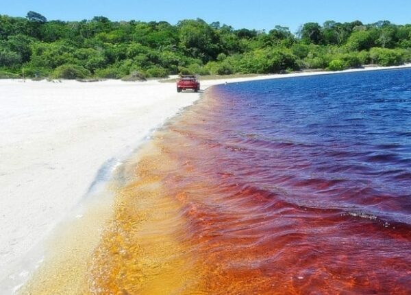 Освежись! Необычное кока-кола озеро в Бразилии привлекает туристов со всего мира