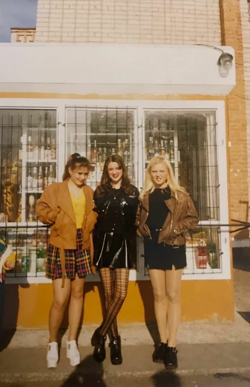 Фотография: От школьниц до жриц любви: как выглядели девушки в 90-х №17 - BigPicture.ru