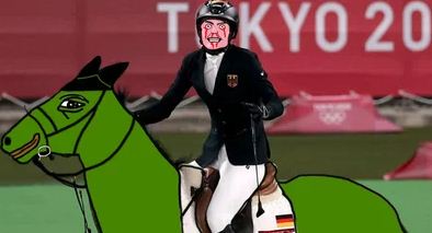 Фотография: Олимпийская драма с улыбающимся конем и плачущей всадницей породила волну мемов №7 - BigPicture.ru