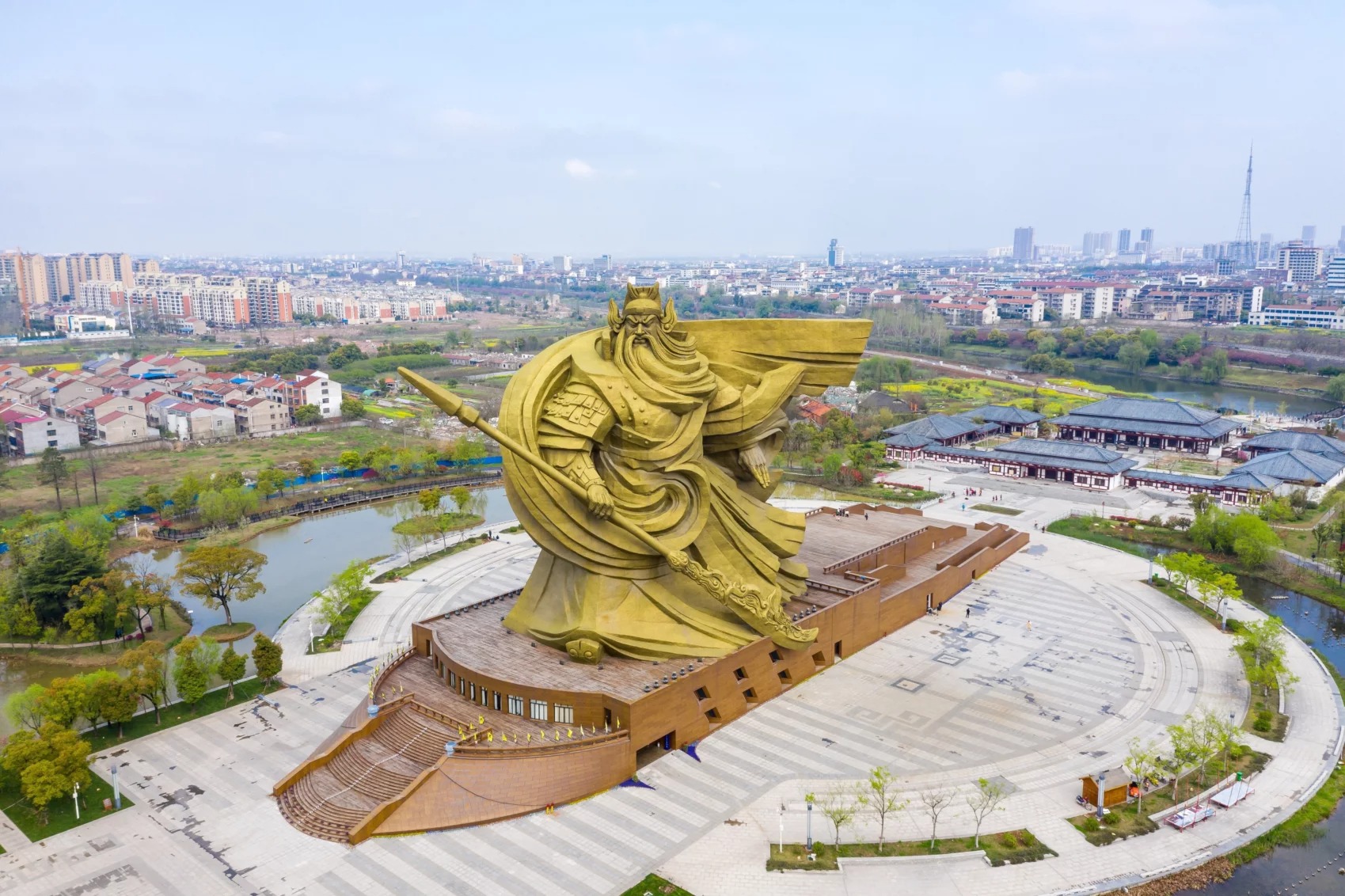 Фотография: По просьбам трудящихся: в Китае потратят огромную сумму на демонтаж статуи, которая не понравилась жителям №1 - BigPicture.ru