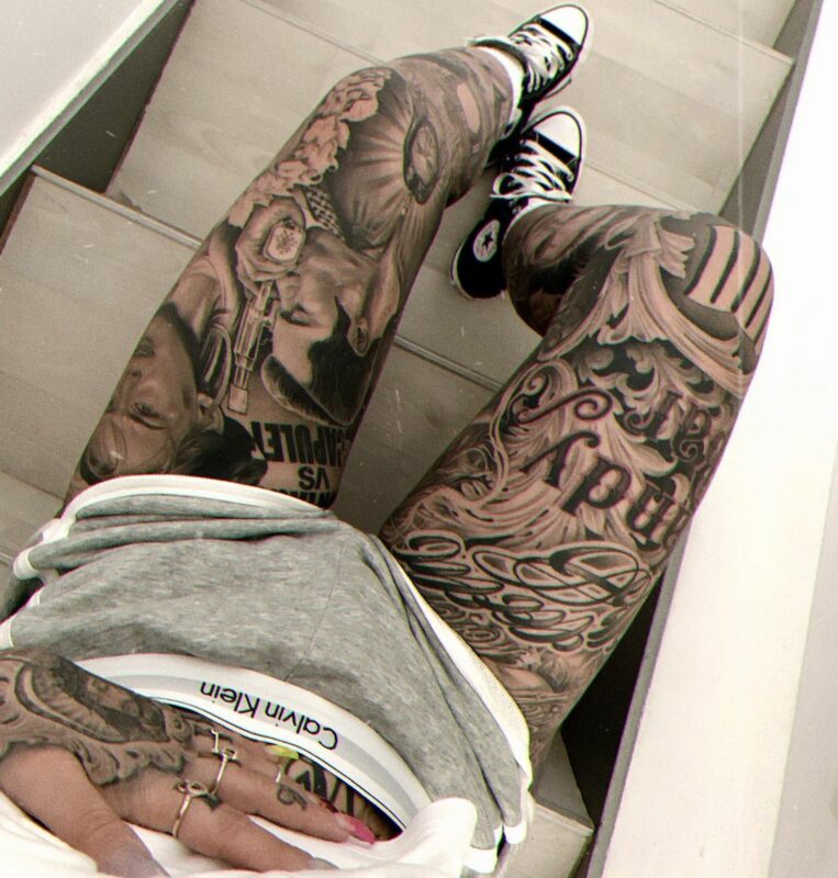 Фотография: Модель из Испании сделала первое тату в 15 и решила расписать все тело с помощью мужа №6 - BigPicture.ru