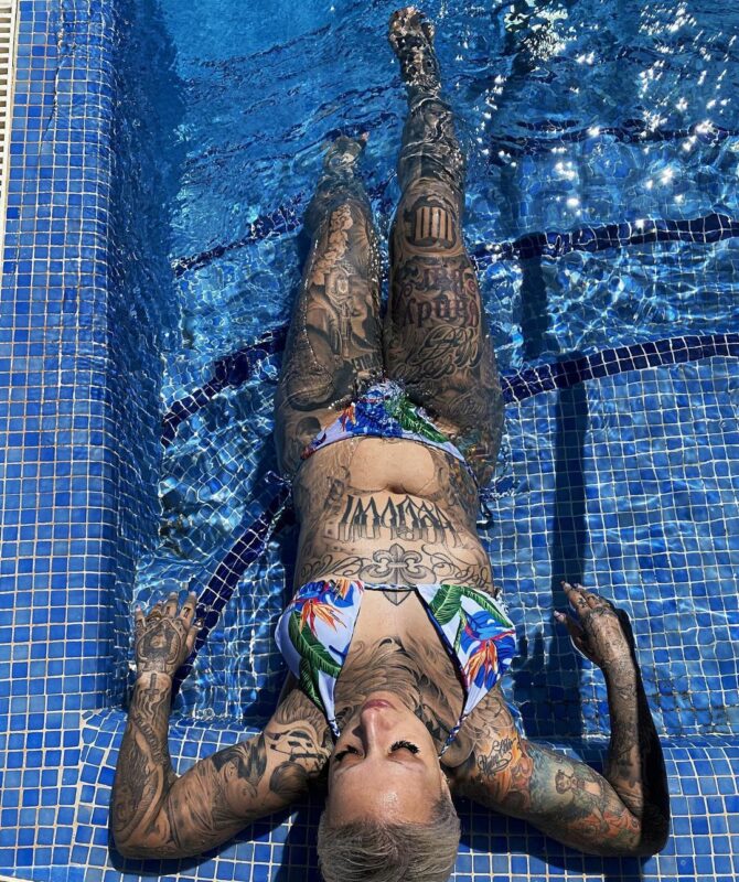 Фотография: Модель из Испании сделала первое тату в 15 и решила расписать все тело с помощью мужа №3 - BigPicture.ru