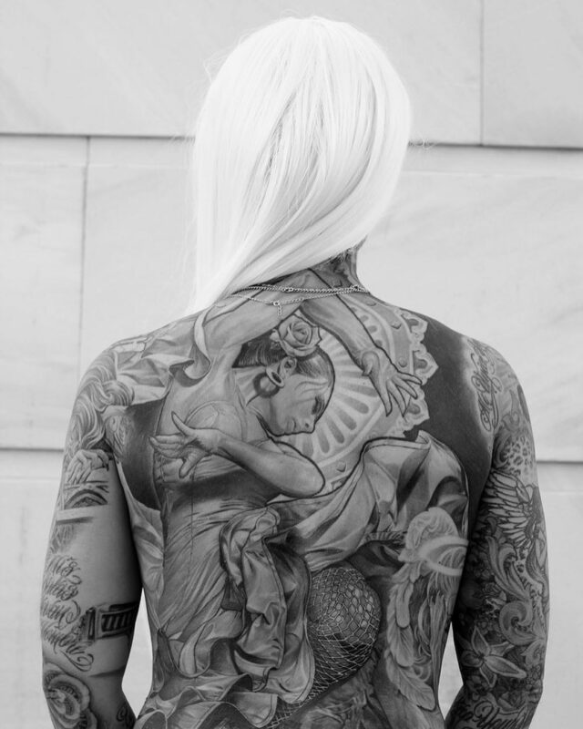 Фотография: Модель из Испании сделала первое тату в 15 и решила расписать все тело с помощью мужа №8 - BigPicture.ru