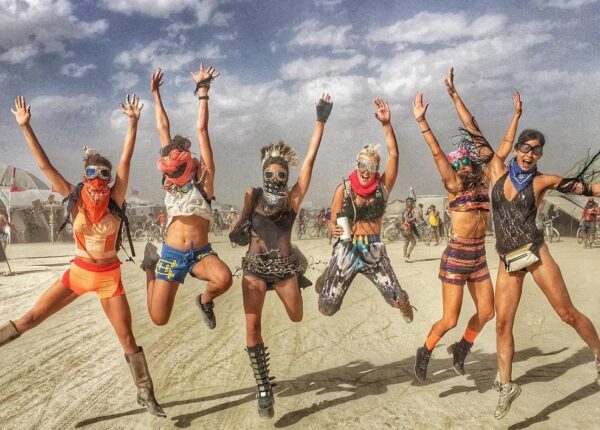Эйфория посреди пустыни: Горячие откровения участников фестиваля Burning Man