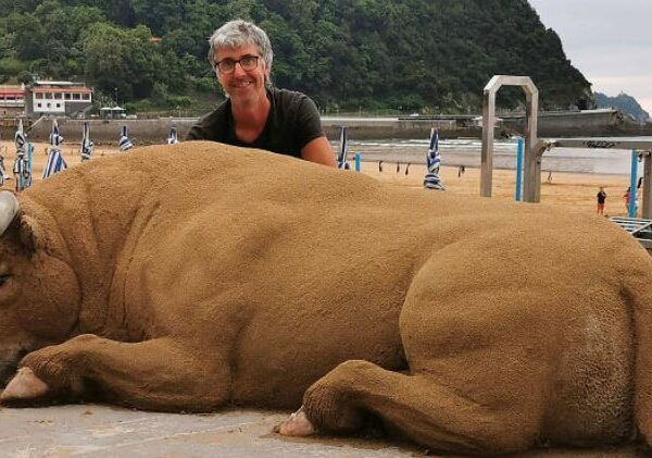 Скульптор Андони Бастаррика и его удивительные, но недолговечные творения из песка