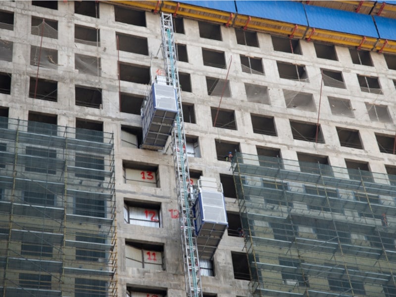 Фотография: Строительные подъёмники — незаменимая техника на строительном объекте №3 - BigPicture.ru