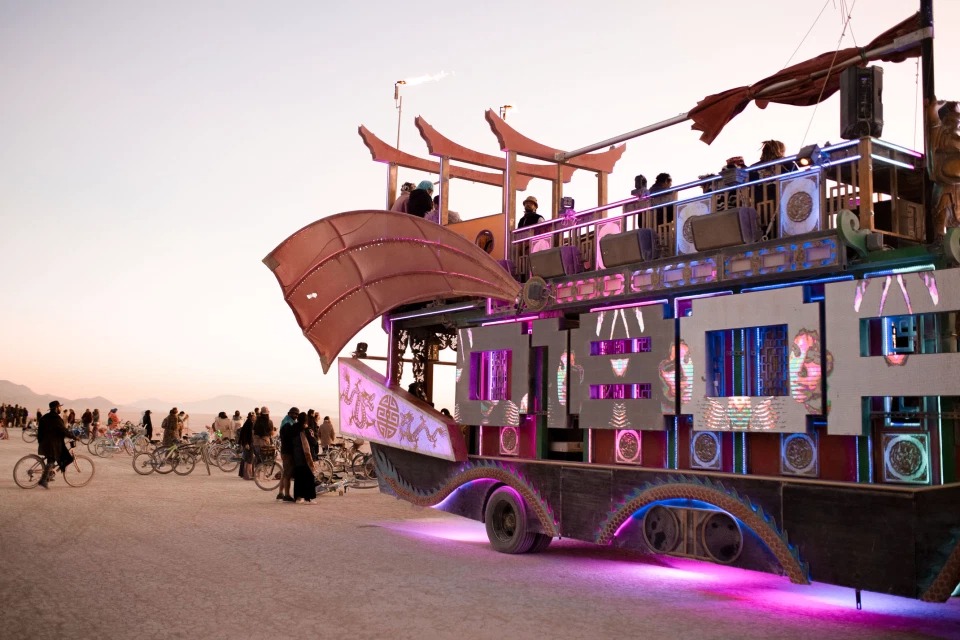 Фотография: Эйфория посреди пустыни: Горячие откровения участников фестиваля Burning Man №14 - BigPicture.ru