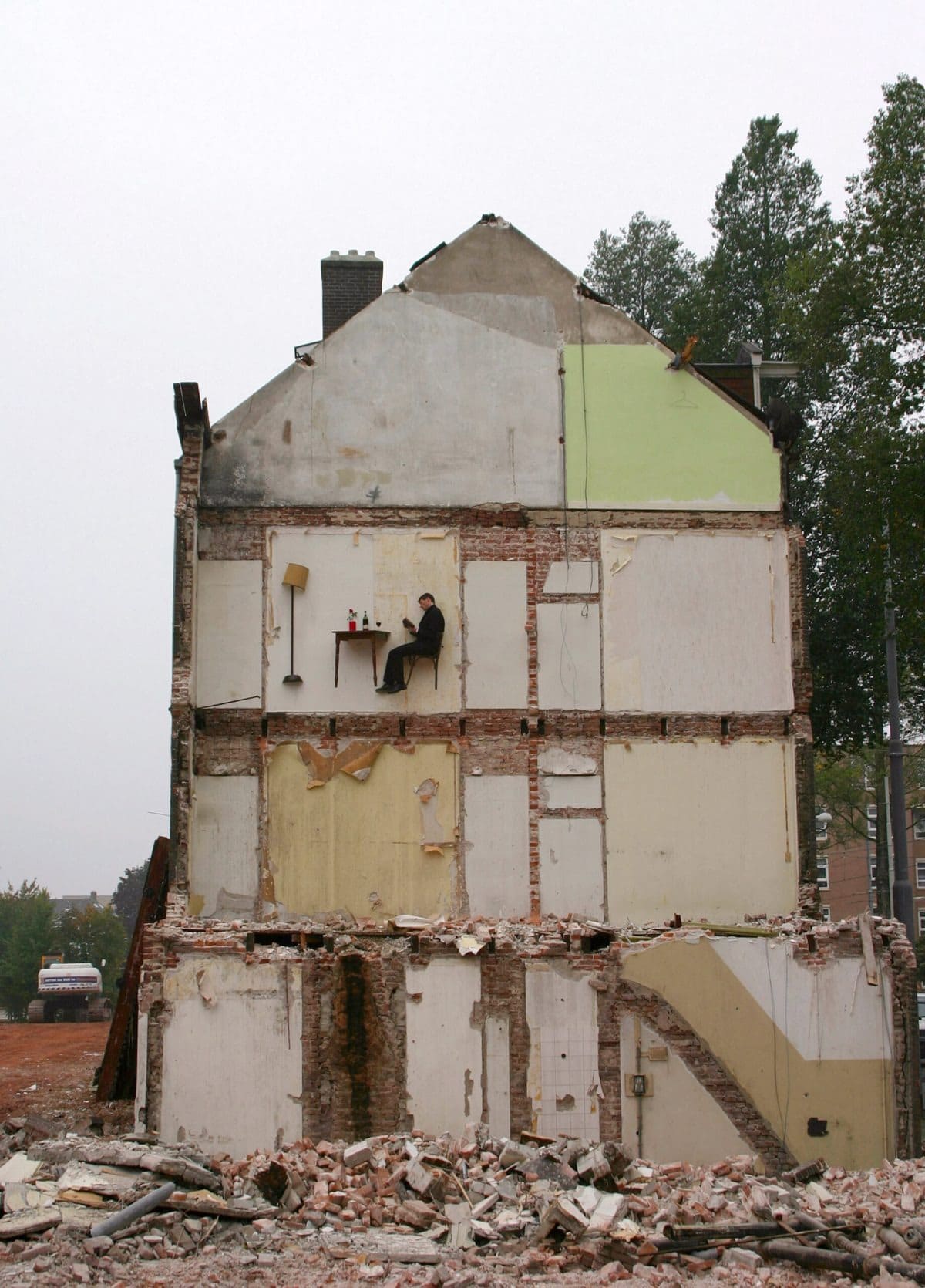 Фотография: В подвешенном состоянии: Французский художник живет в комнатах-призраках №5 - BigPicture.ru