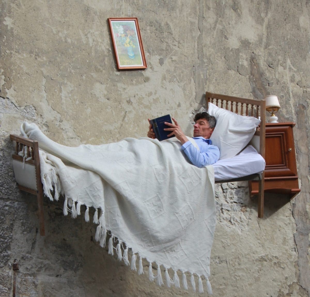 Фотография: В подвешенном состоянии: Французский художник живет в комнатах-призраках №4 - BigPicture.ru