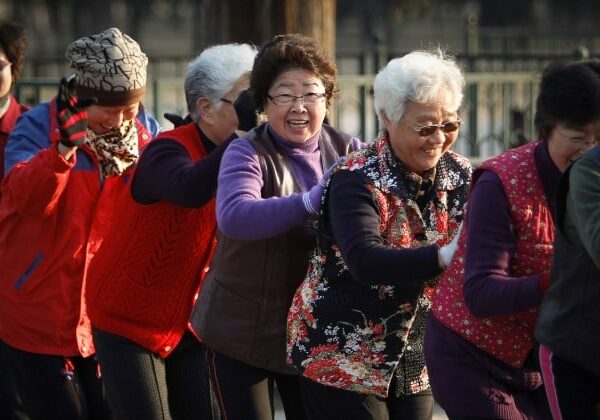 В Китае массово скупают дистанционные пульты, помогающие «отключить» танцующих бабушек