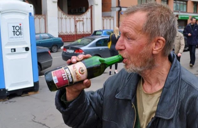 Фотография: Почему в СССР портвейн из элитного напитка превратился в 