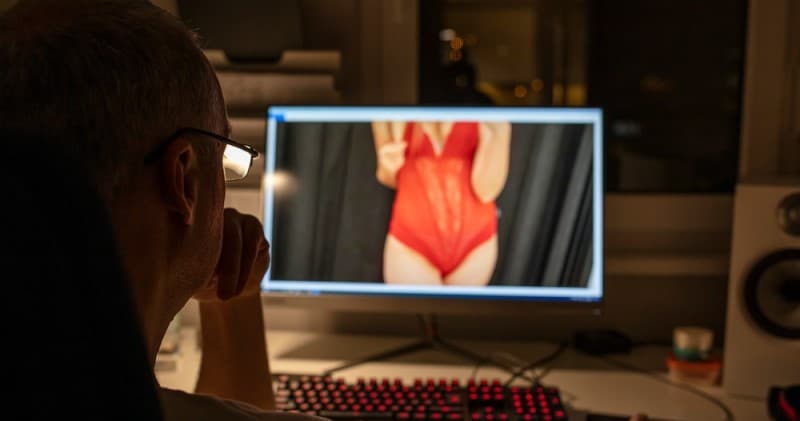 Фотография: Японец заработал 7 миллионов, убирая цензуру с порно, и оказался за решеткой №1 - BigPicture.ru