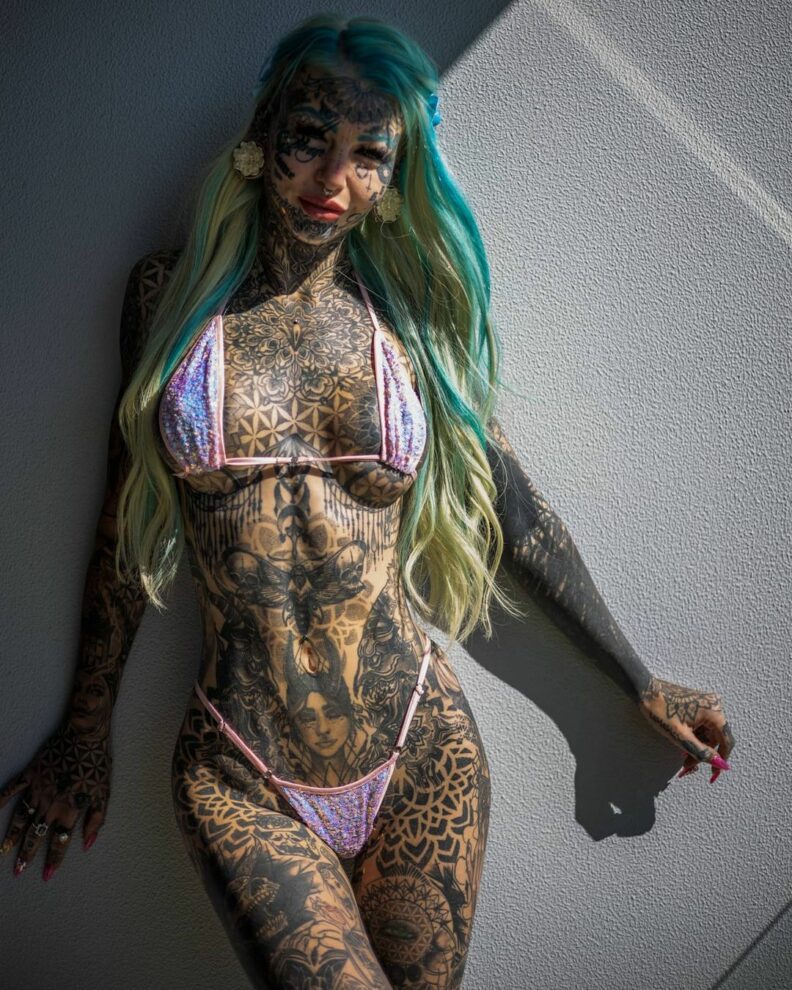 Фотография: Австралийка полностью покрыла себя тату, чтобы избавиться от неуверенности №2 - BigPicture.ru