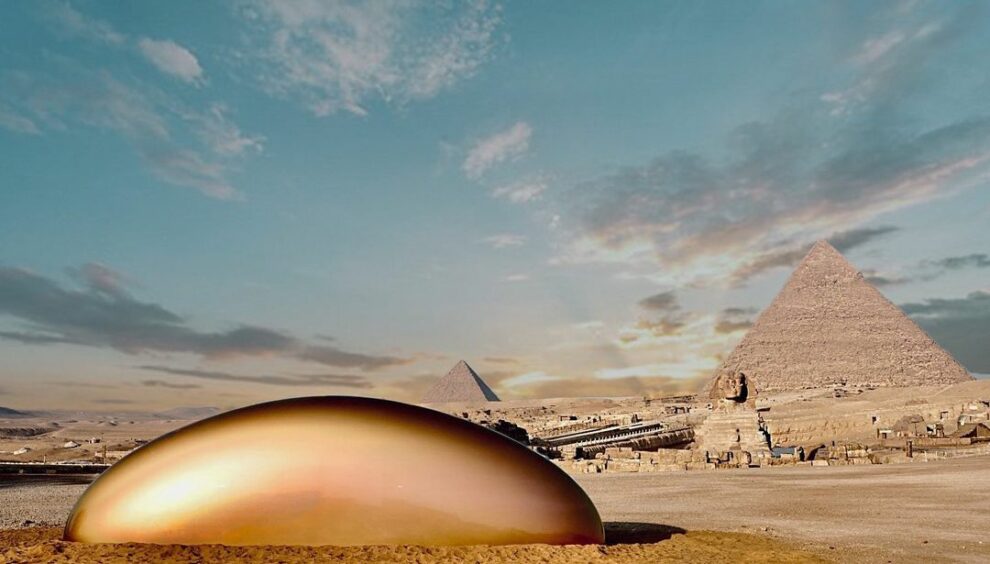 Фотография: Возле египетских пирамид впервые в истории проходит выставка современного искусства №7 - BigPicture.ru
