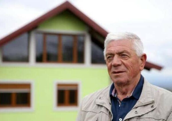 Боснийский пенсионер построил вращающийся дом, чтобы угодить сварливой жене