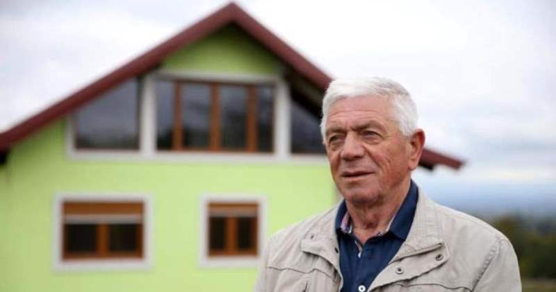 Фотография: Боснийский пенсионер построил вращающийся дом, чтобы угодить сварливой жене №1 - BigPicture.ru
