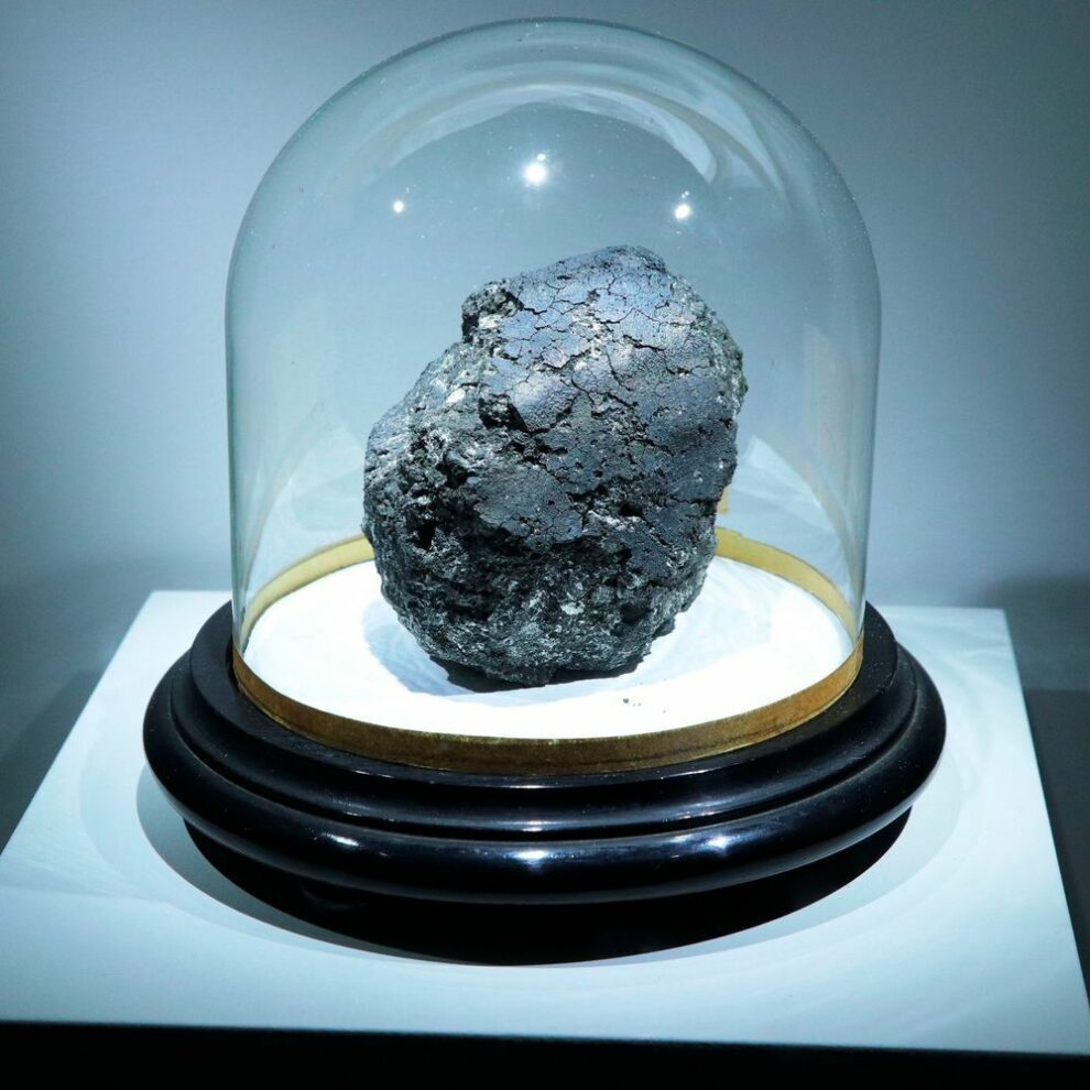 Фотография: Жительницу Канады разбудил метеорит, который упал к ней в кровать №4 - BigPicture.ru