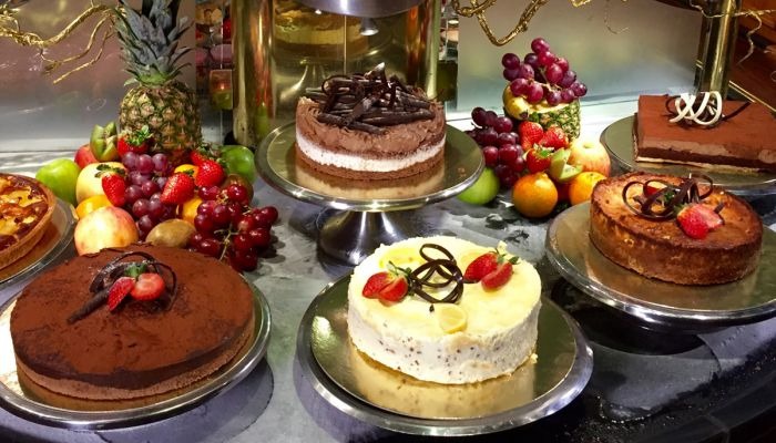 Фотография: Рай для гурманов: шведский стол деликатесов во французском ресторане 