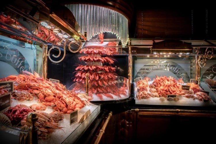 Фотография: Рай для гурманов: шведский стол деликатесов во французском ресторане 
