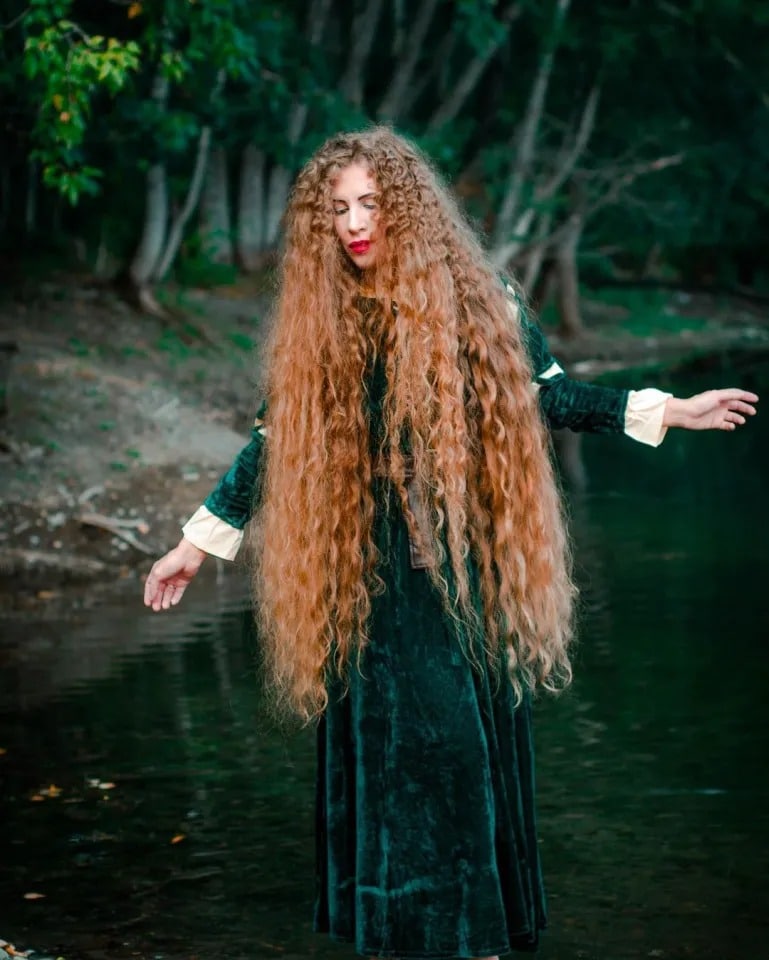 Фотография: Коса моя - краса моя: россиянка с невероятно длинными волосами стала звездой соцсетей №4 - BigPicture.ru