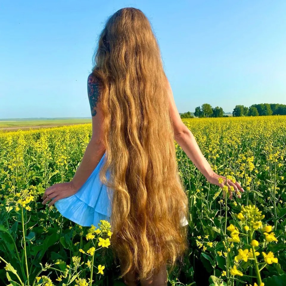 Фотография: Коса моя - краса моя: россиянка с невероятно длинными волосами стала звездой соцсетей №2 - BigPicture.ru