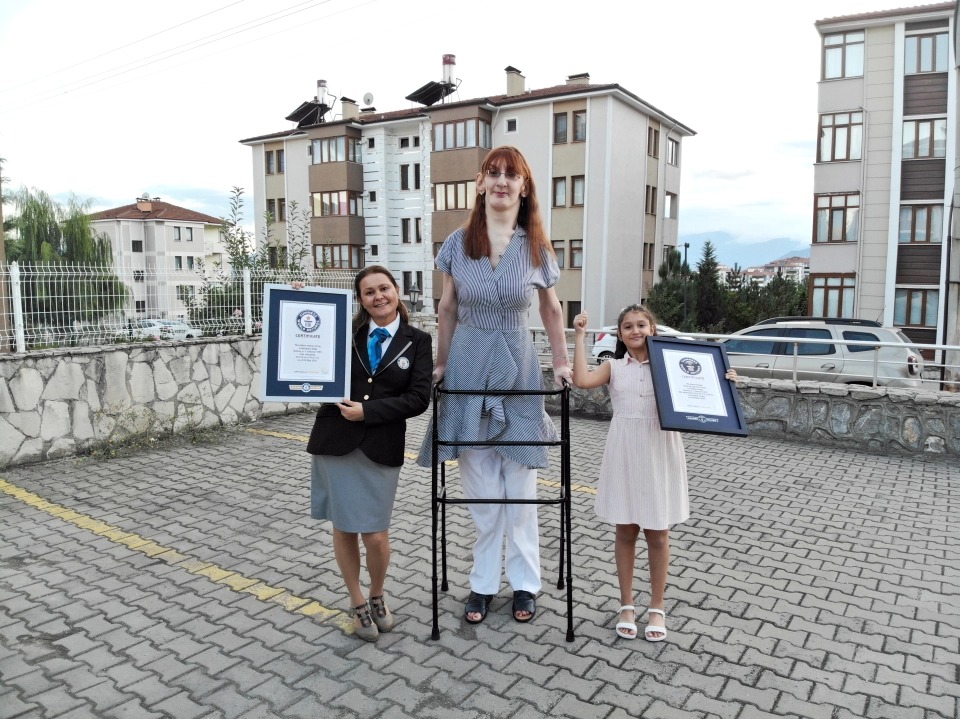 Фотография: Жительница Турции официально стала самой высокой женщиной в мире №1 - BigPicture.ru