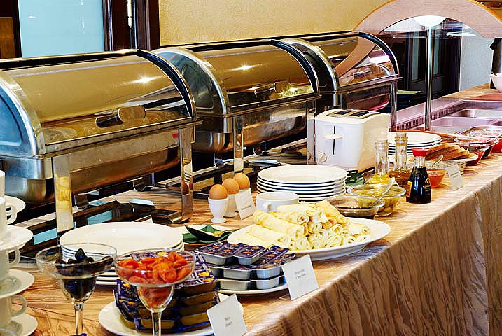 Фотография: Тайна шведского стола, или Почему об этом формате подачи пищи знают только русские №5 - BigPicture.ru