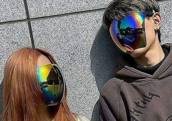 Японская компания выпустила солнцезащитные очки для всего лица
