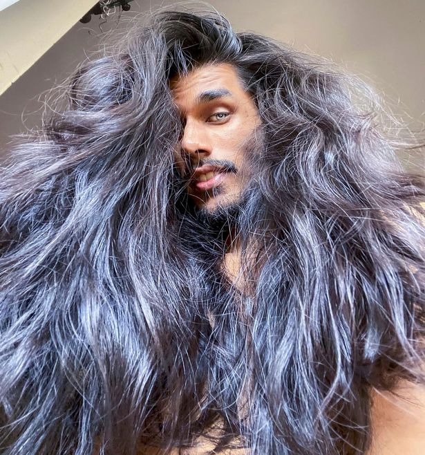 Фотография: Коса - мужская краса? Индиец впечатляет длинными великолепными волосами №2 - BigPicture.ru
