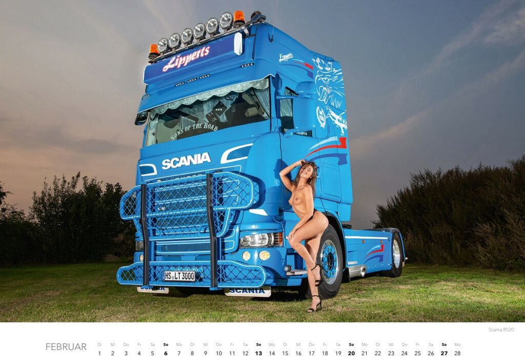 Фотография: Горячие девушки и могучие грузовики в эротическом календаре 