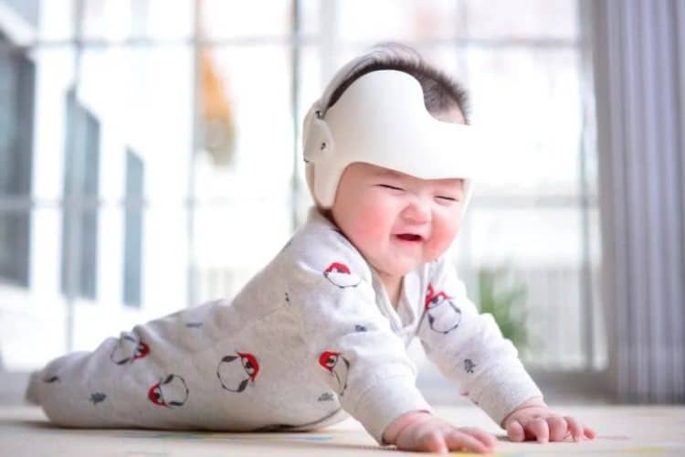 Фотография: Странная китайская новинка - шлем для исправления формы головы у новорожденных №1 - BigPicture.ru