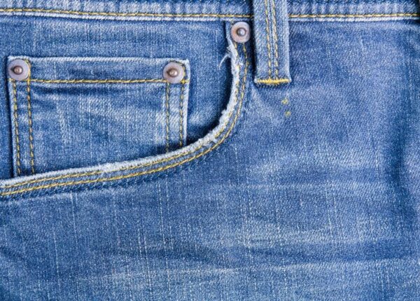 Маленькая, но важная деталь: для чего нужны заклепки на карманах джинсов