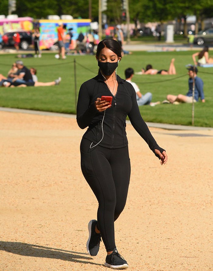 Не от ковида единого: 22 причины, по которым людям нравится носить маски 
