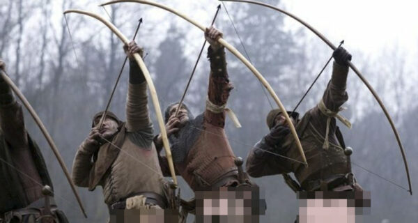 Почему в битве при Азенкуре английские лучники сражались без штанов