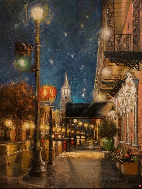 Ночной вид на улицу Queen Street в Чарльстоне с фонарями и церковью картина Анджелы Тротта Томас