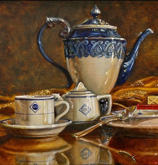 Натюрморт с старинным чайным сервизом Erie в синем и бежевом цвете картина Анджелы Тротта Томас