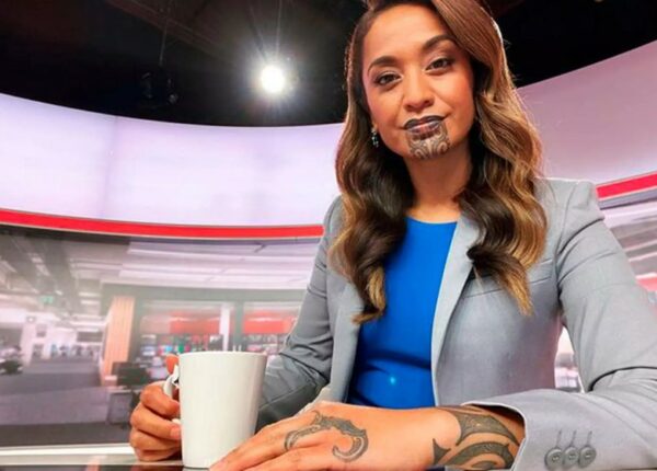 Орини Кайпара — первая в мире ведущая новостей с татуировкой на лице