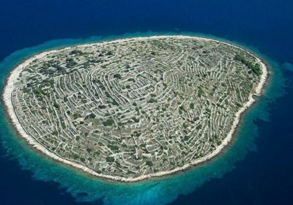 Кто сделал хорватский остров Бальенац похожим на отпечаток пальца