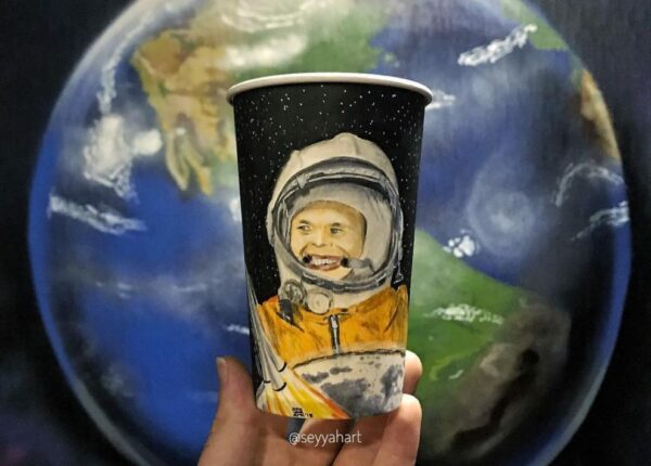 Бросить академию, взять стаканчики и нарисовать весь мир. У него получилось