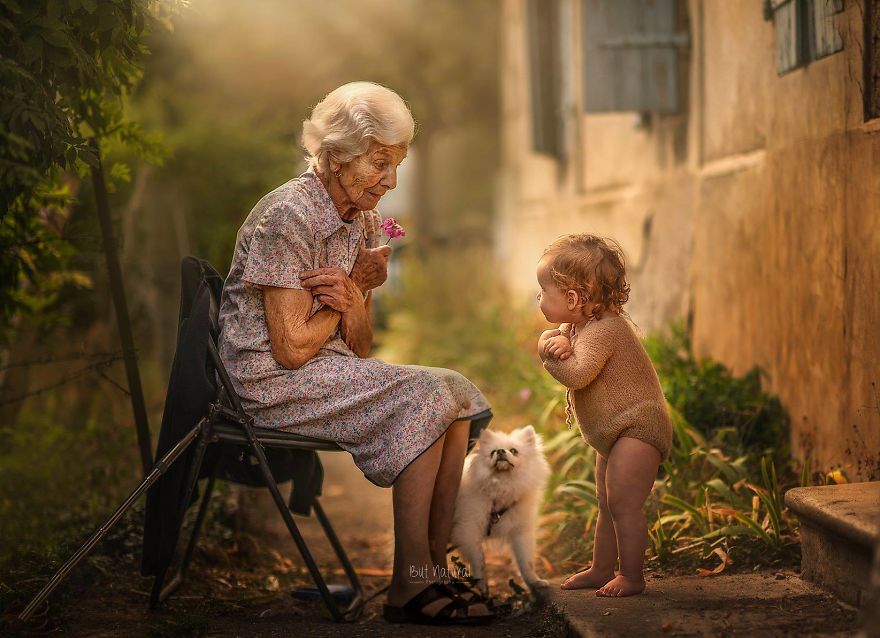 Bigpicture.ru И стар и млад, трогательный фотопроект о связи старшего поколения с внукамиwith grandkids sujata setia 05