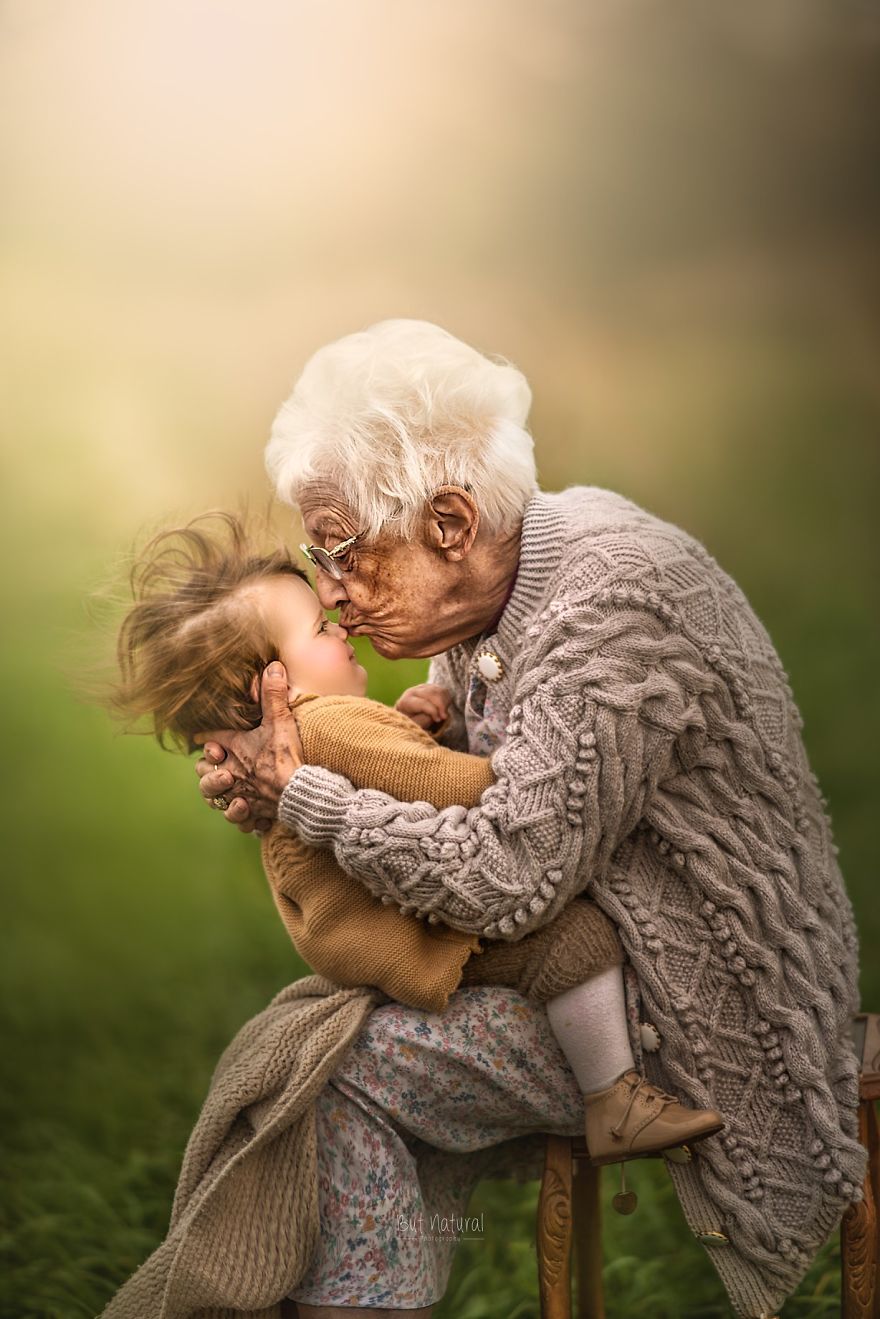 Bigpicture.ru И стар и млад, трогательный фотопроект о связи старшего поколения с внукамиwith grandkids sujata setia 07