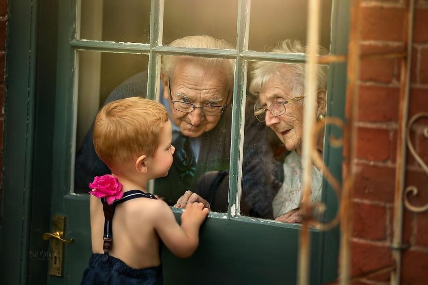 Bigpicture.ru И стар и млад, трогательный фотопроект о связи старшего поколения с внукамиwith grandkids sujata setia 17
