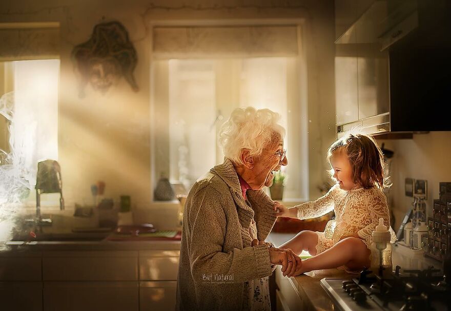 Bigpicture.ru И стар и млад, трогательный фотопроект о связи старшего поколения с внукамиwith grandkids sujata setia 20