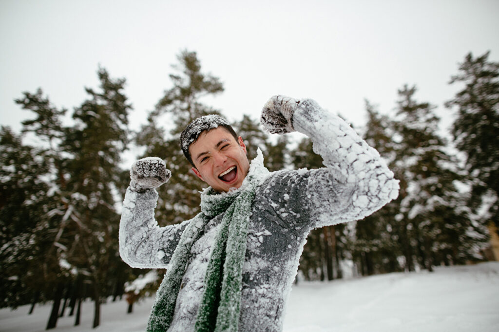 Bigpicture.ru 10 важных фактов о холодеwinter joy snow hands 560462 1280x853